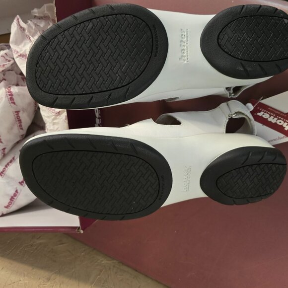 New Womens White Leather Adjustable Strap Sandals Size  8 and10 - Picture 2 of 5